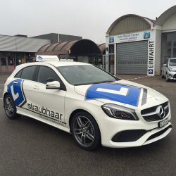 fahrschulfahrzeug scho n in szene gesetzt mit geschnittenen logos und schriften fahrschulfahrzeug scho n in szene gesetzt mit geschnittenen logos und schriften