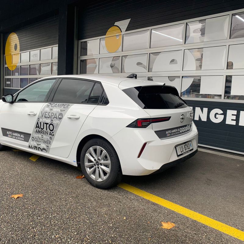 personenwagen beschriftet mit dekorativen motiven im digitaldruckverfahren personenwagen beschriftet mit dekorativen motiven im digitaldruckverfahren