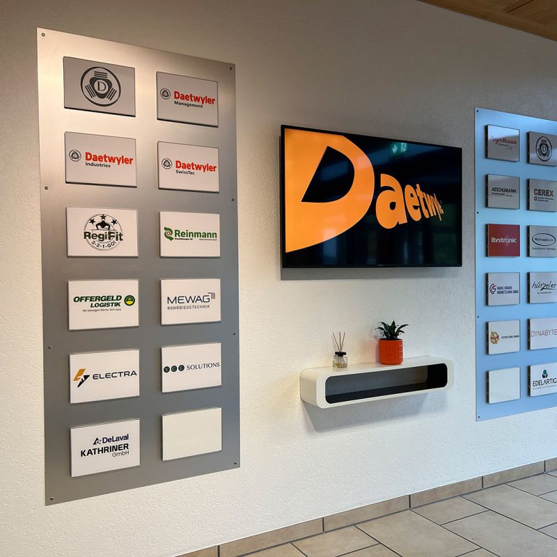 empfangshalle mit firmenschilder empfangshalle mit firmenschilder