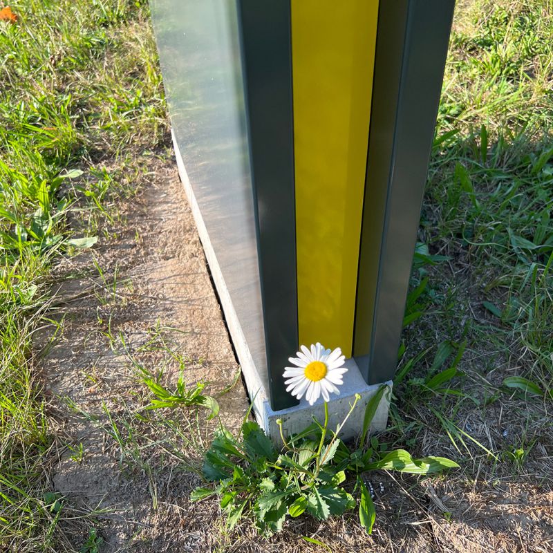 pylon auf betonsockel pylon auf betonsockel