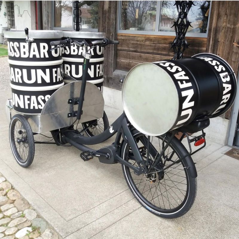 velo mit beschrifteten bierfa  sser velo mit beschrifteten bierfa  sser